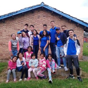 COMPARTIR CON LOS ESTUDIANTES DEL GIMNASIO CAMPESTRE SAN RAFAEL